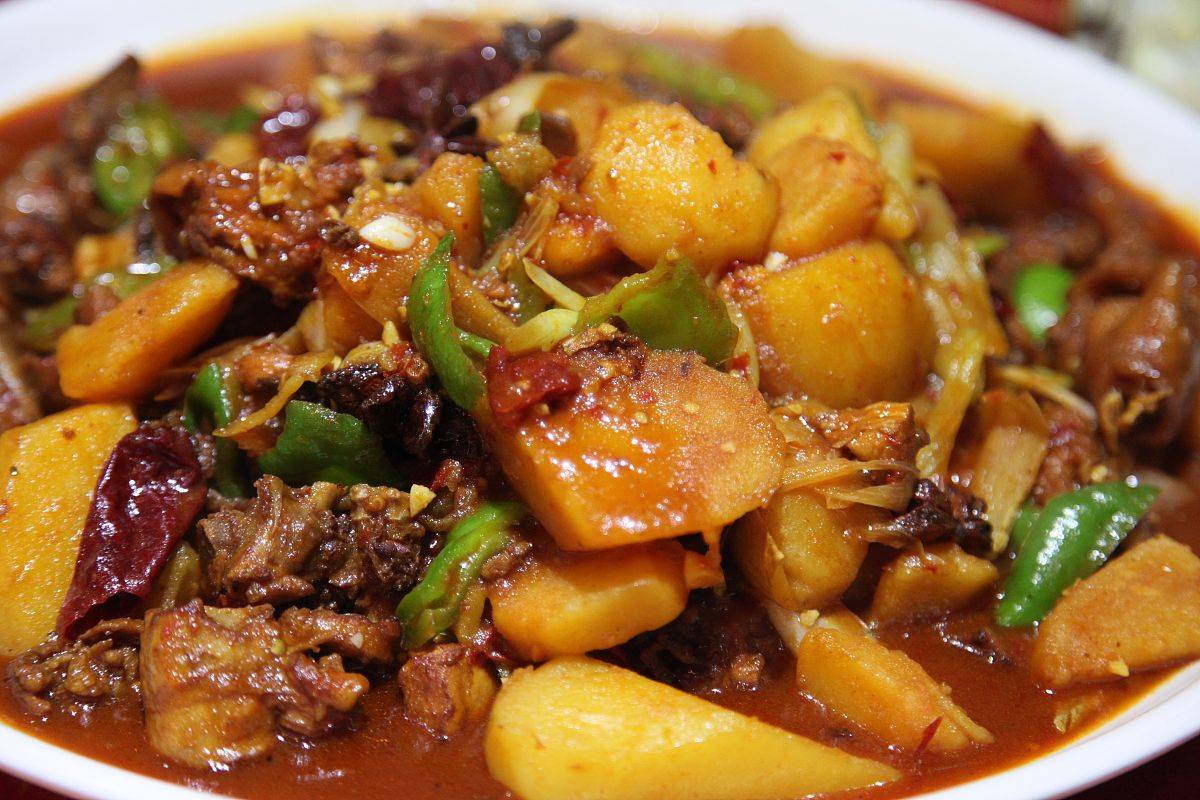 原创新疆特色美食大盘鸡的秘诀鲜香美味软糯可口满满一大盆