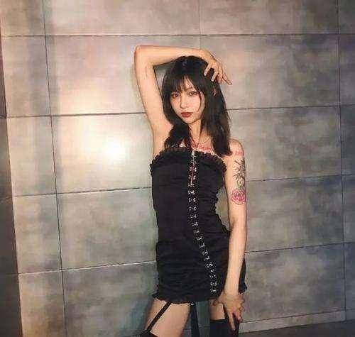 痞幼的每一期视频穿衣风格都非常大胆,可痞幼的很多