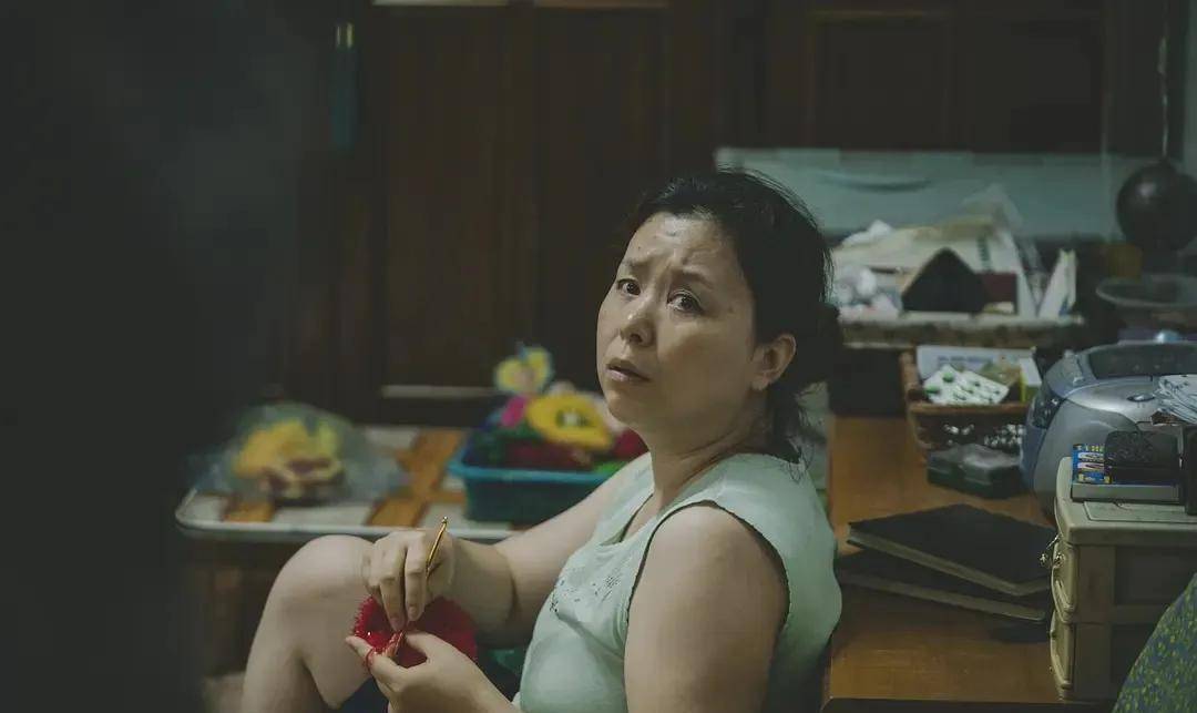 电影《寄生虫》,为何能够获得高票房,好口碑?_富人_生活_家人