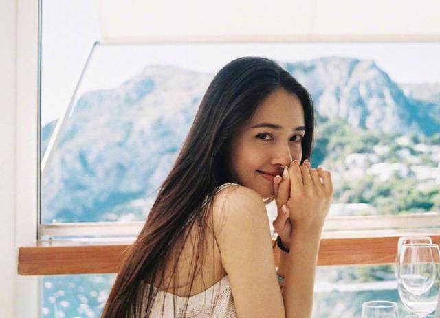 原创陪郭碧婷待产太辛苦向佐近照脸颊凹陷整个人瘦了一大圈