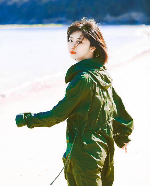 本以为现在的谭松韵够呆萌了,看到她16岁旧照,好像樱桃小丸子