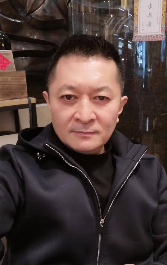 原创马大帅刚子近照曝光不再是年轻小伙爱抽雪茄爱唱歌