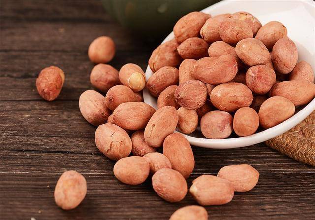 做法简单的酱花生 用这种方法来做 小小花生米可以让你念念不忘 八角 小火 沥水