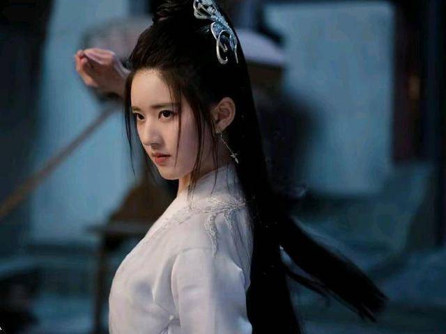 不容易到手的至尊宝物玄极令也拱手相让……白风夕就如吸功大法的魔头