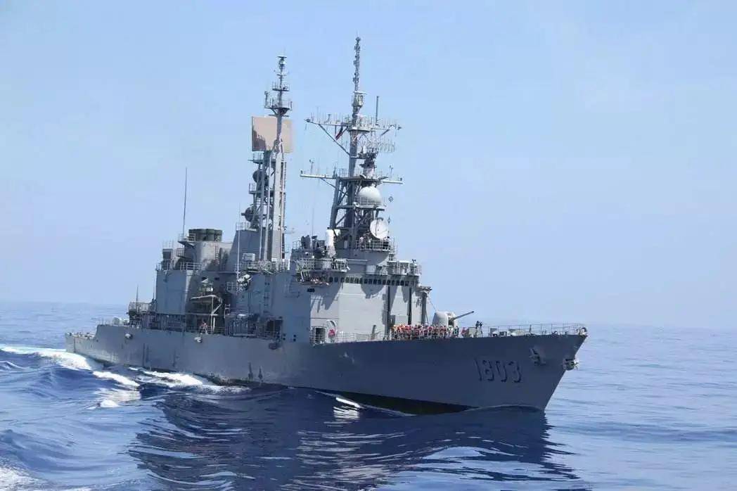 海峽對岸的萬噸大艦基隆級