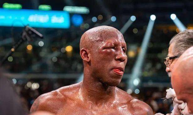 拳击小斯十回合轰杀乌加斯叫阵克劳福德剑指四冠