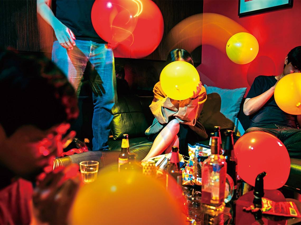 原创笑气如何让人坠入深渊三男一女吸笑气被拘笑气上瘾有多可怕