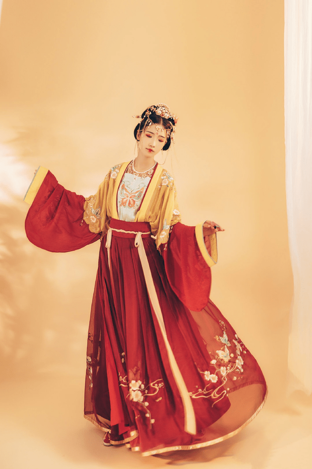 纯色汉服太过单调撞色汉服才更出彩个性鲜明又有特色