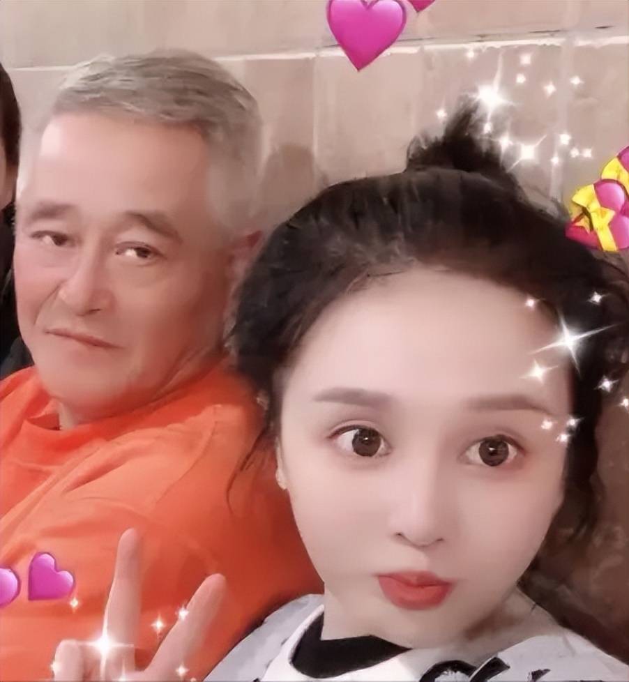 这个拿小本本记账的女孩叫赵珈萱,在她身上,有一个说出来就能震惊全场