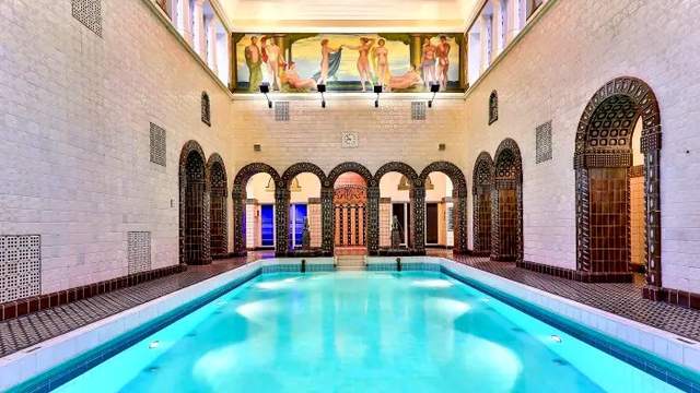 德国著名的"洗澡"城市,至今保留着裸体混浴的传统_巴登巴登_温泉_罗马