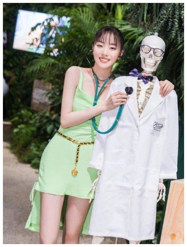 原创终极三国里的貂蝉今穿牛油果裙搭麻花辫还是那个美少女