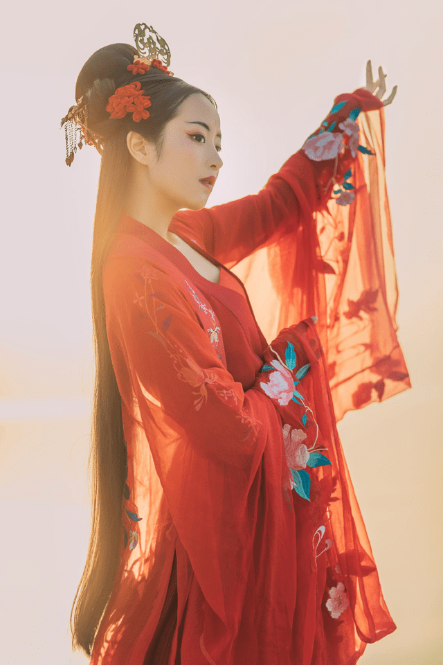 原创中国气息十足的红色系汉服张扬又有个性让你化身古典美人