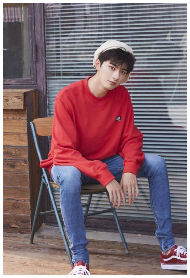 原创男版腿精林一因腿上热搜长就算了还比杨超越腿细3cm