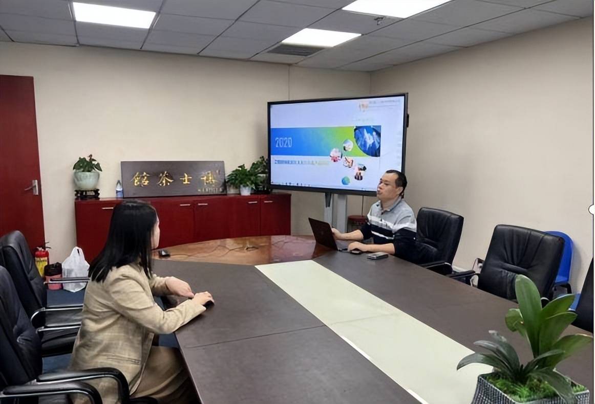 建皓财经:博士茶馆迎来吴振岭教授指导_服务_金融_郭珍妮