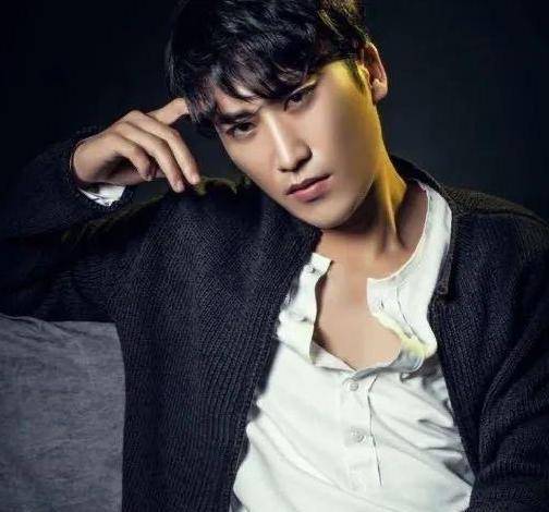 现在的吴云飞已经36岁了,但还是单身.