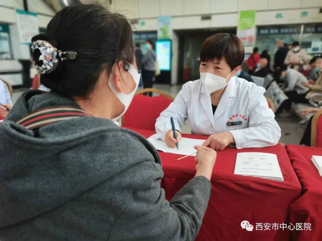 内分泌科田竹芳主任,吴烨护士长,肾病内科武雯主任医师,内分泌科成