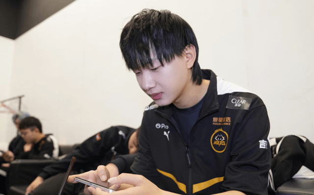 原创kpl首轮打狼队看到对阵后xyg教练哀嚎不断5个字道尽痛苦