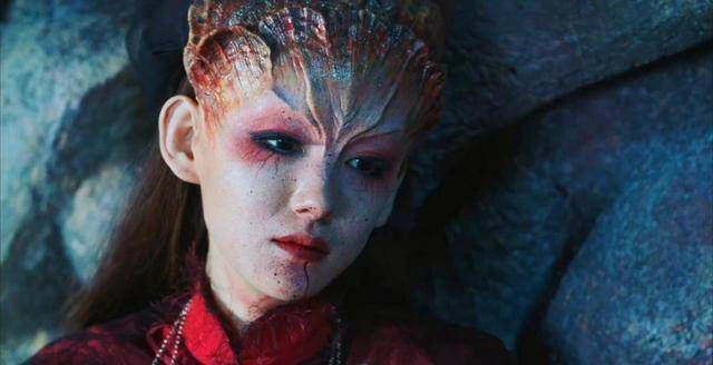 和司藤同族的沈银灯,原来是男相女身,可他却想为央波生一个孩子