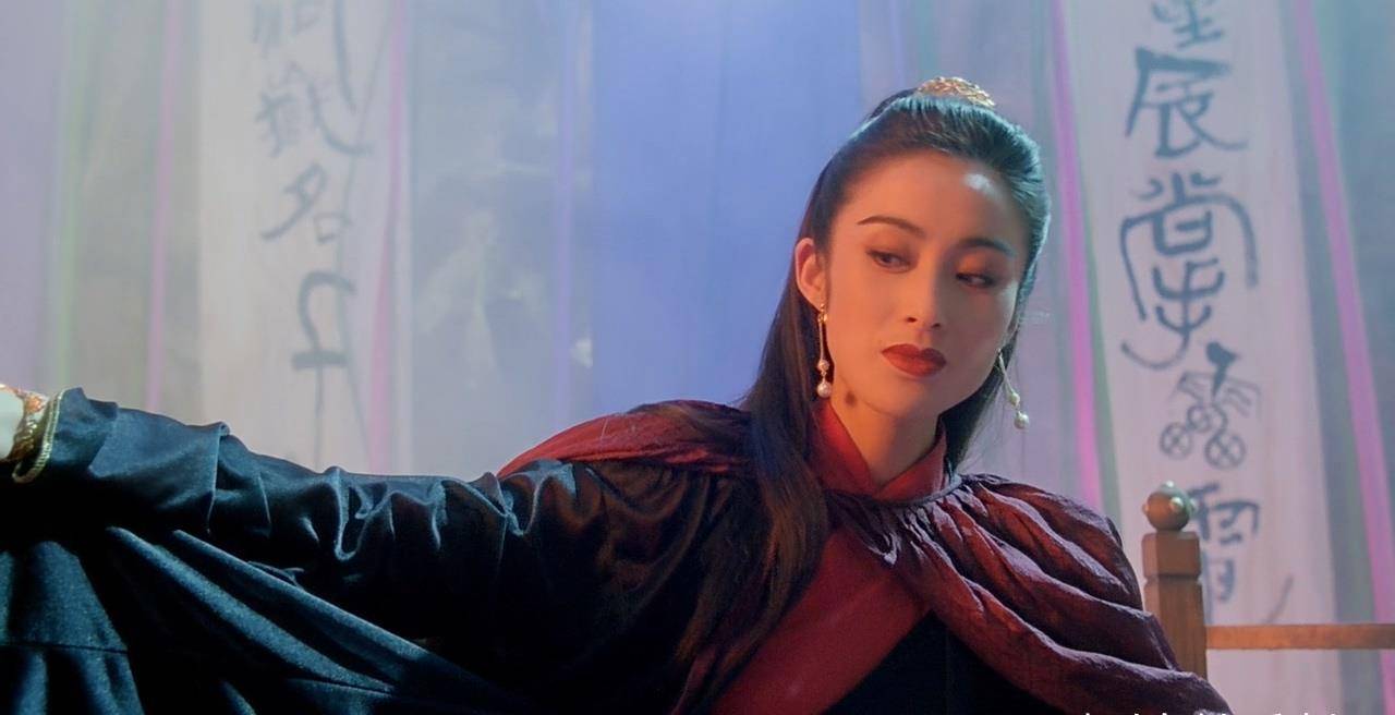 原创53岁赵敏近照罕曝一双鞋价值上万皮肤健康瘦成纸片人