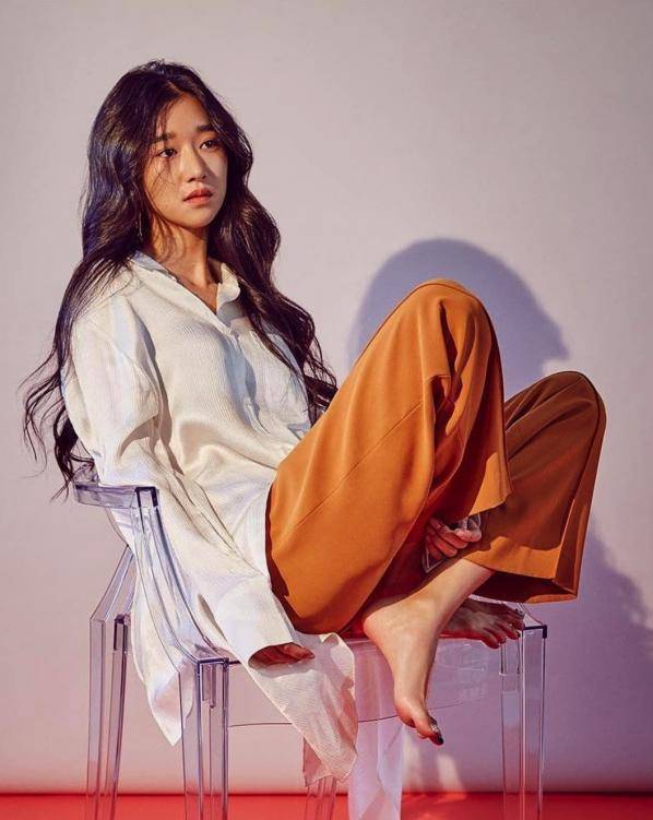 徐睿知新剧未播先火清新look与剧中成反差让人一眼心动