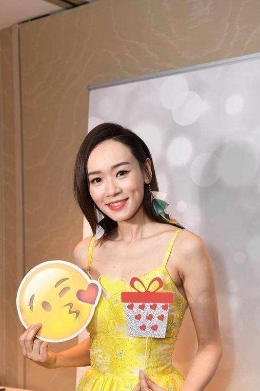 "杨思琦"越高调越美,穿黄色吊带连衣裙亮相,高级感很出众