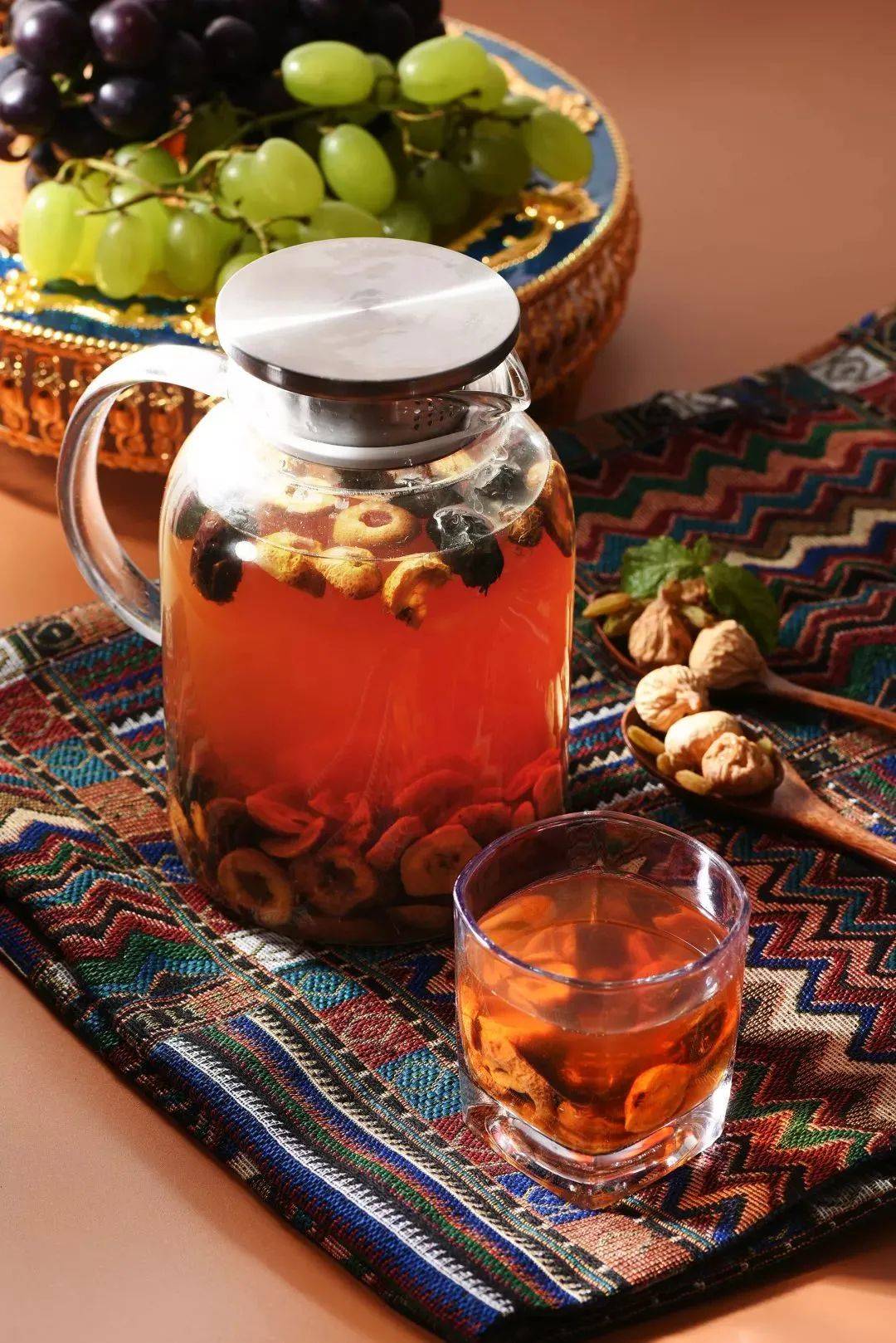 新疆人的保温杯里都装着什么茶?_奶茶_茶叶_砖茶