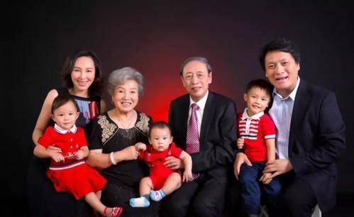 但有几部因为妻子在怀孕,没有出演,最终选择了《娘道》也直接让岳丽娜