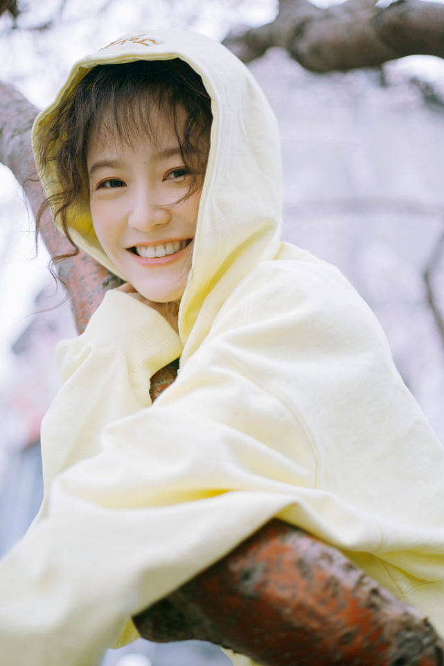 夏冰冰运动少女写真曝光 吹粉红色泡泡如梦似幻_嫩黄色_言妃_夏一瑶