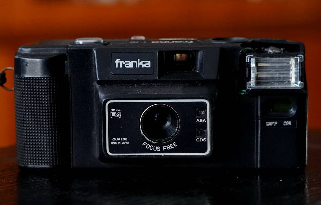 原创富兰卡理光30d相机知道么可能你第一张彩照就是用它拍的