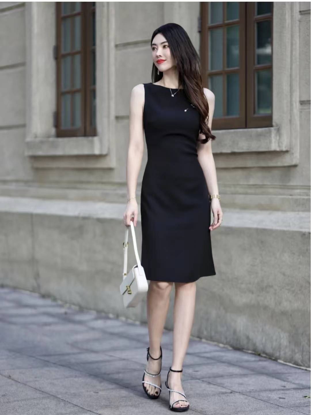 原创修身连衣裙配什么鞋子和包好看