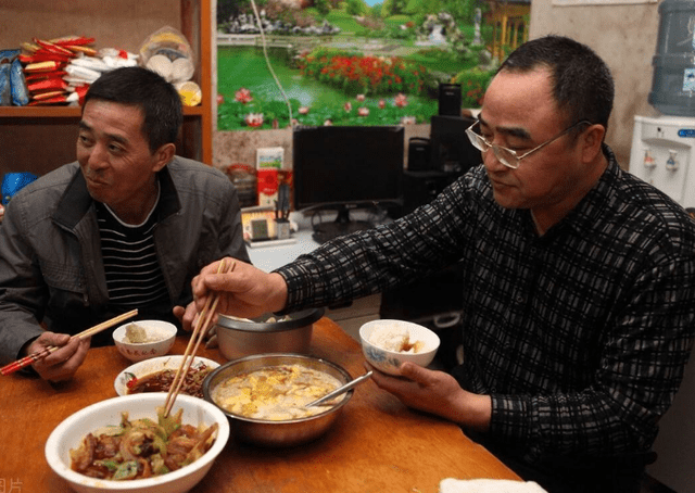 睡床不睡大圆床，坐席不坐乌龟席，什么是圆床和乌龟席？