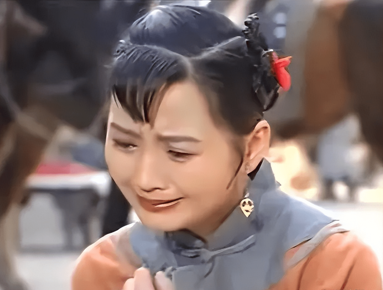 接着,又在李保田,邓婕主演的电视剧《宰相刘罗锅》里面饰演了一个民女