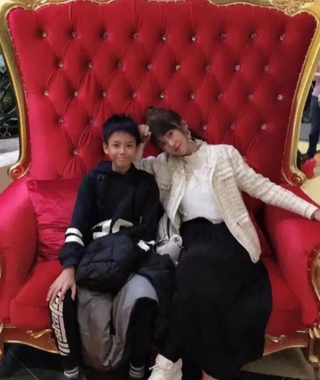 原创梁小冰13岁儿子近照长相帅气不算颜值赶超爸爸马文才