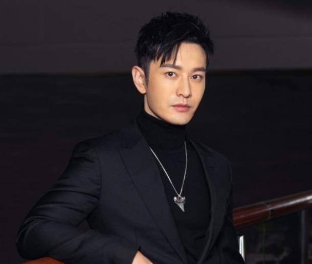 黄晓明瘦身如整容近照叫人认不出卷发造型减龄至少20岁