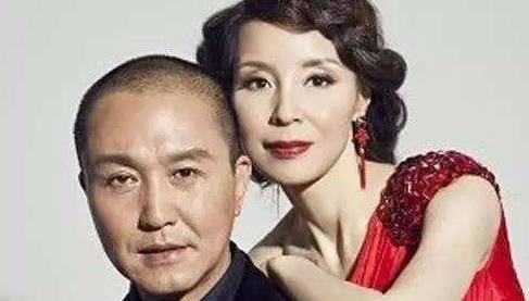 58岁老戏骨吴刚近照隐藏了28年的老婆原来是我们熟悉的她