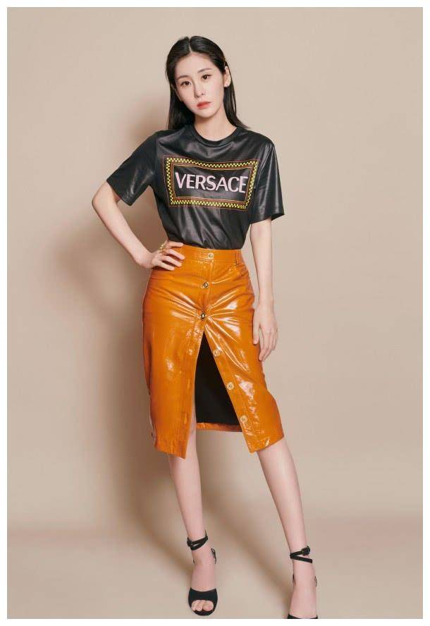 原创张碧晨的时尚真看不懂能把鞋子当腰带穿这腰能和赵丽颖pk了