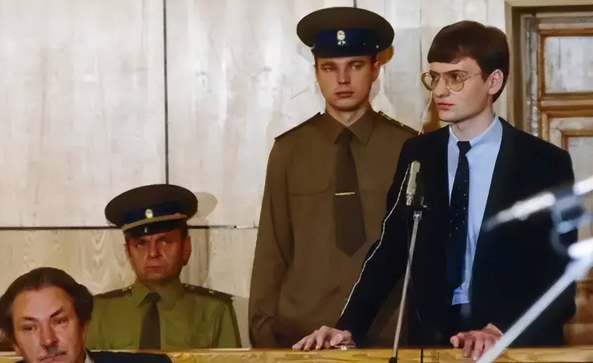 原创1987年德国青年驾机直降红场搞清真相后300多苏联将帅被免职