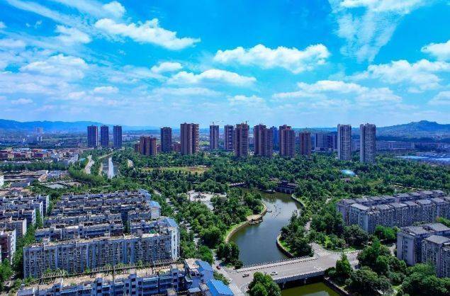 重庆这座低调小城，自然环境极佳，气候宜人，养老极其舒服