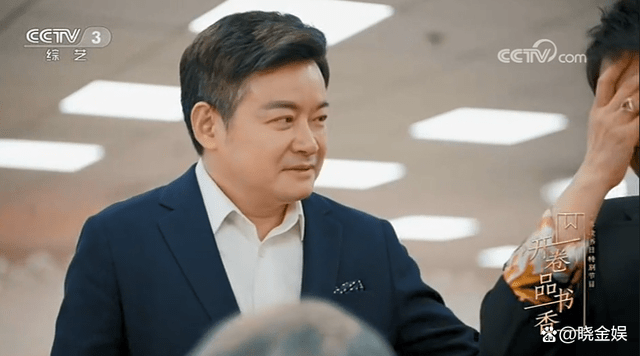 李佳明沉稳又厚重世界读书日特别节目一口气采访7位各界大咖