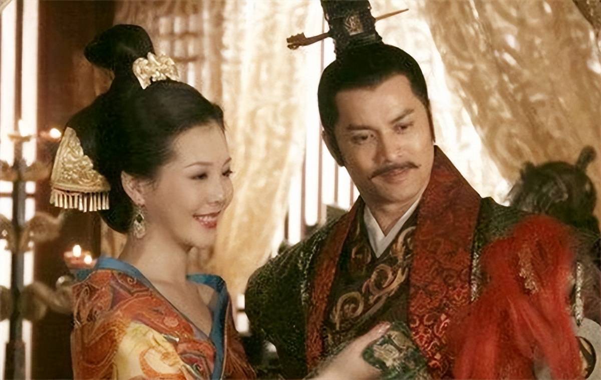 戚夫人先被吕后发到永巷去舂米,用劳役去折磨这个女人,用来泄愤.