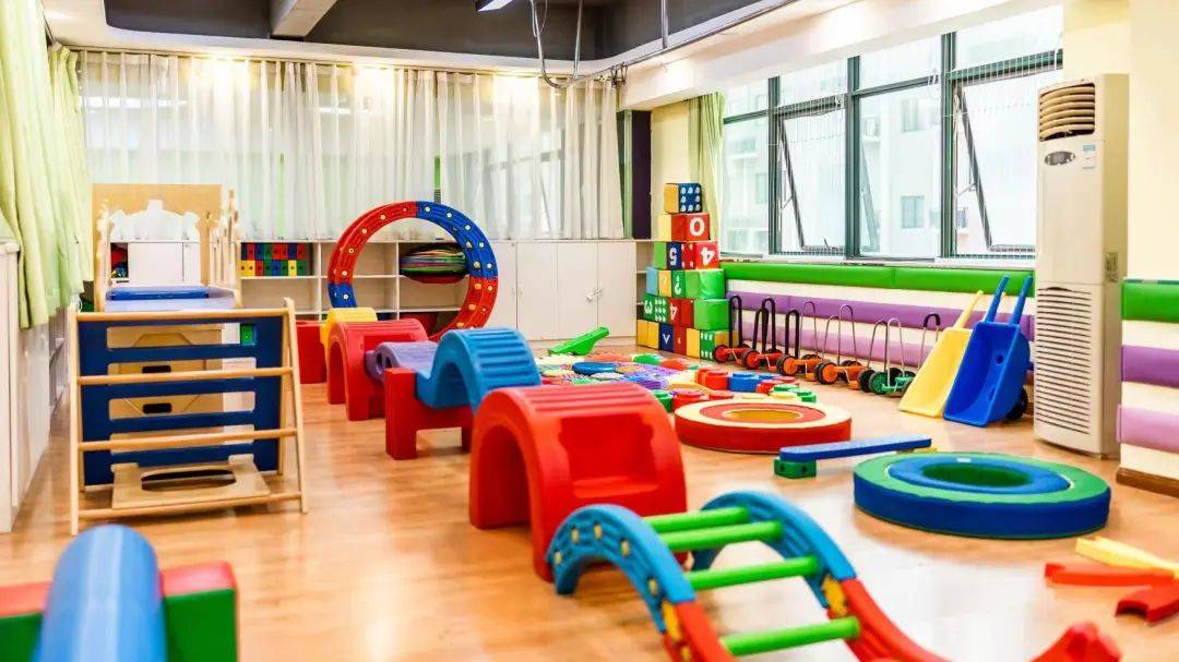 凯旋门汇爱托育丨亲子感统课来啦