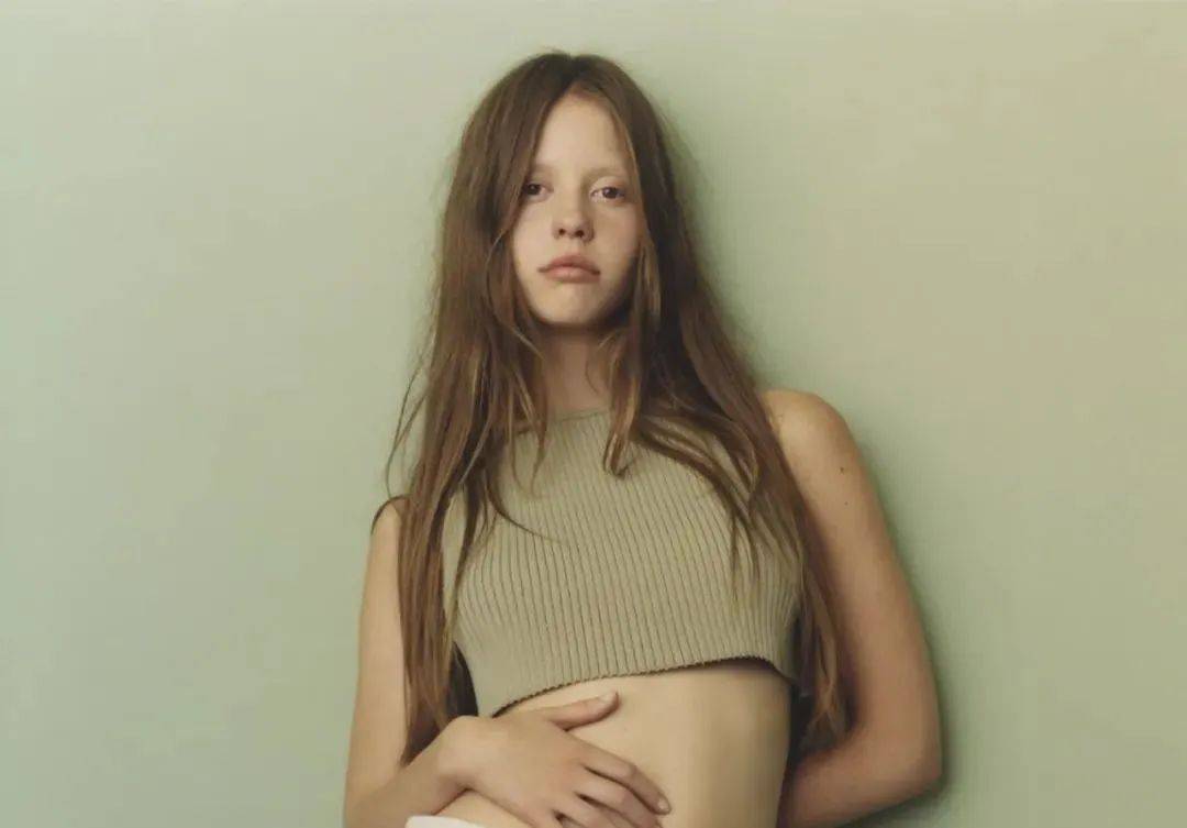 这部r级复古惊悚片,脑洞太大_电影_米娅·高斯_恐怖片