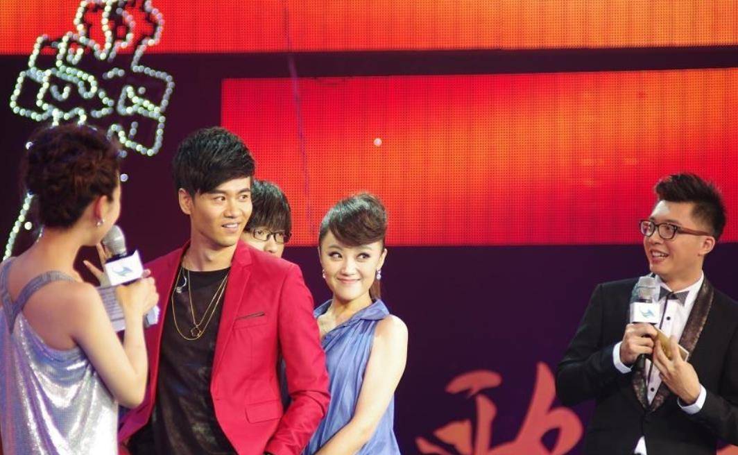 原创王小玮近况她在离婚后事业丝毫不受影响她的新搭档叫徐子崴