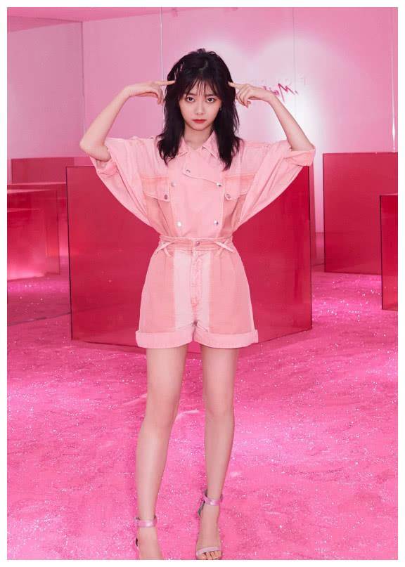 男生最爱谭松韵的"丫头腿",女生却想pick她的"成年鞋"!