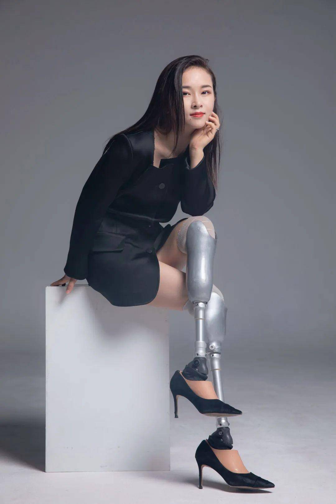 她在地震中丧失双腿却戴着假肢跳舞舞蹈家廖智讲述人生经历快来预约