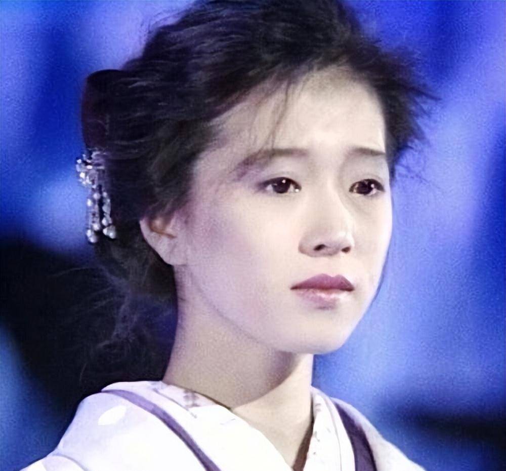 你见过绝美的中森明菜 但肯定没见过那个穿搭挺普通的她 时候 造型 少女