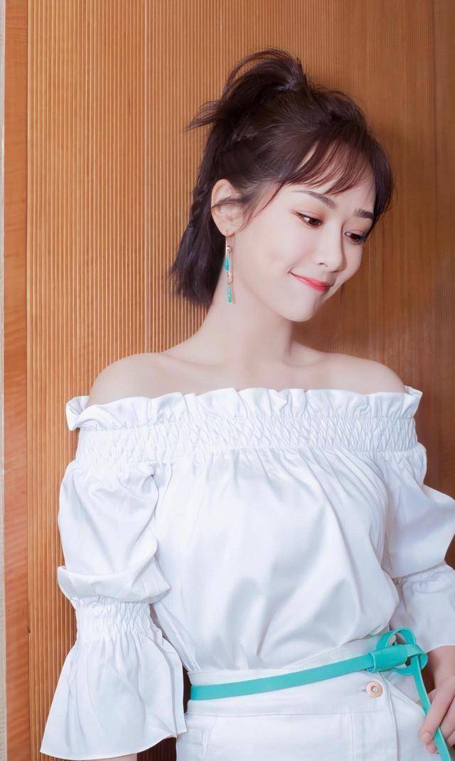 原创杨紫露肩造型太惊艳少女甜美不失时尚让人着迷