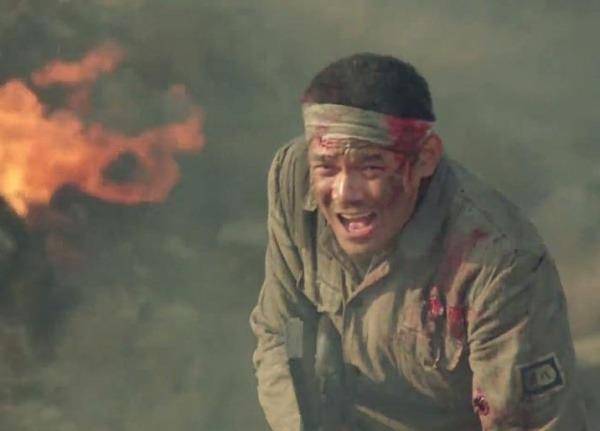 1991年《烈火金剛》拍攝現場，申軍誼被墻砸到頭破血流，縫三針
