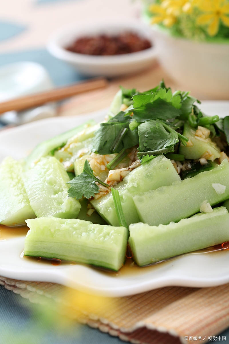 原创凉菜师傅分享两道凉拌菜凉拌黄瓜和凉拌皮蛋夏天你值得拥有