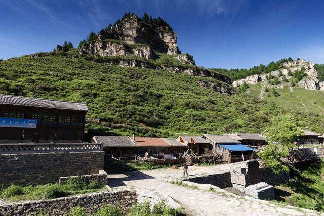 山西竟藏有这样的古村，悬空在2300米之处，像建在空中的天上人家